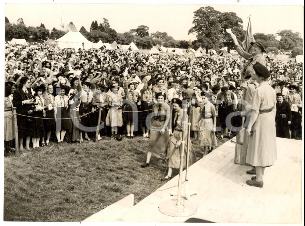 Fotografia d epoca originale 1957 AMGE WINDSOR GREAT PARK Lady Olave BADENPOWELL at Girls Guide World Camp 1
