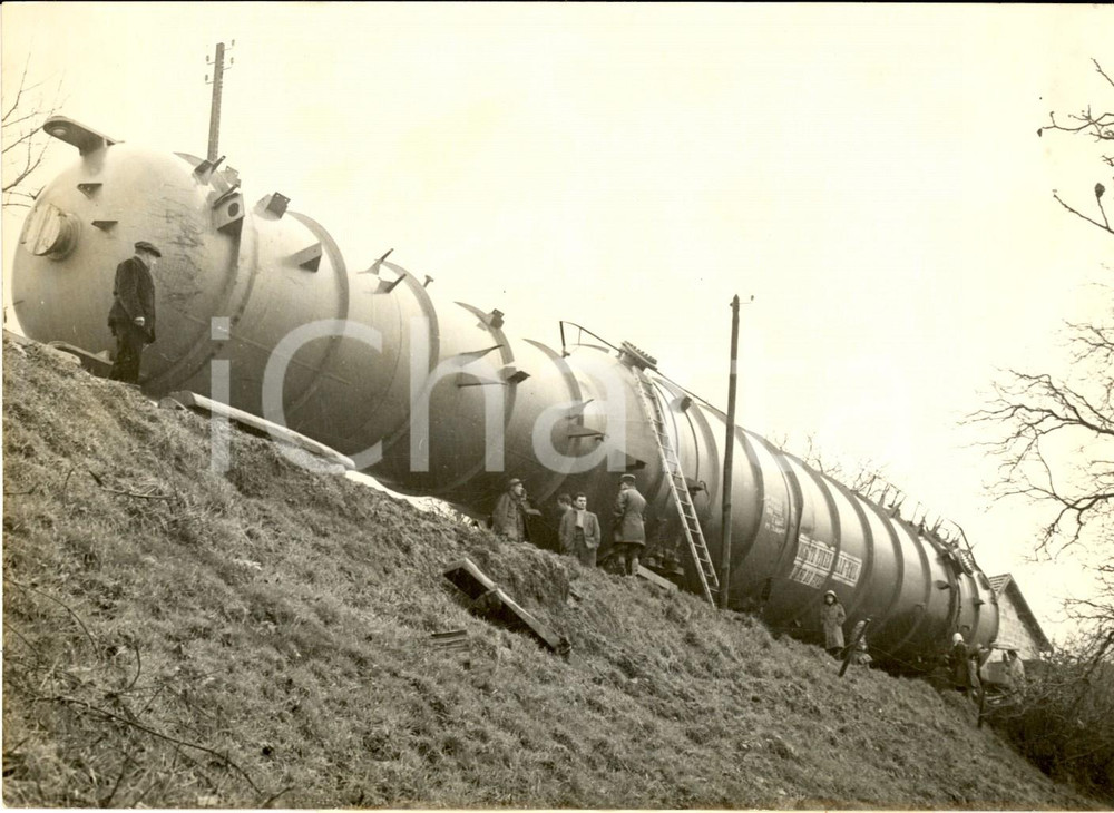 Fotografia d epoca originale 1959 THIVIERS DORDOGNE Pionniers 5Ã¨me Dragons aident un convoi embourbÃ© Photo 1