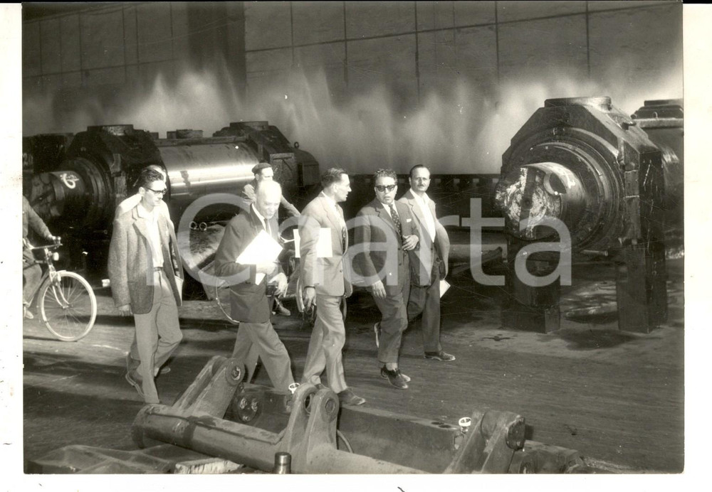 Fotografia d epoca originale 1960 GENOVA Acciaierie CORNIGLIANO AutoritÃ  in visita Fotografia 18x13 1