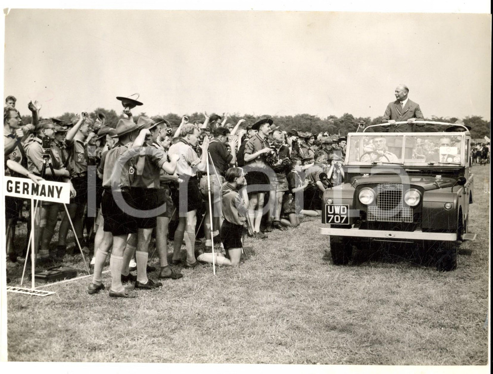 Fotografia d epoca originale 1957 SUTTON PARK BIRMINGHAM World scouts salute the Duke of Gloucester Photo 1