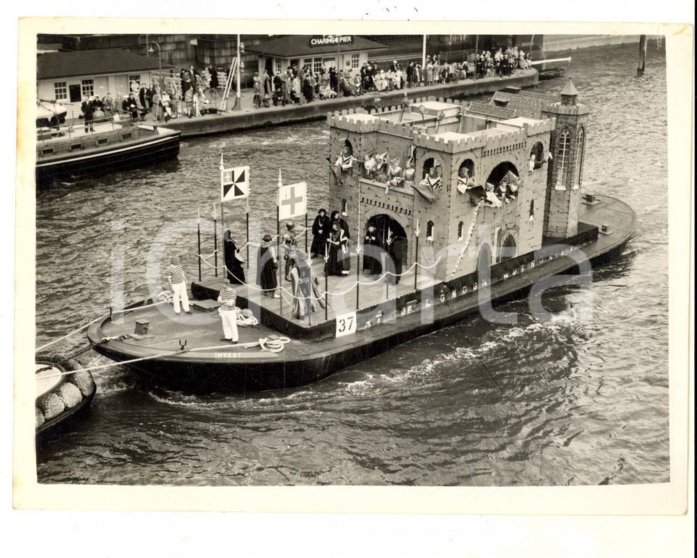 Fotografia d epoca originale 1953 LONDON Royal Coronation river pageant on the Thames Photo 21x16 cm 1