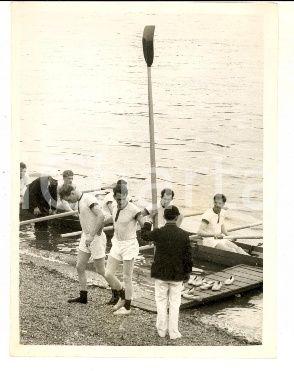 Fotografia d epoca originale 1961 LONDON University Boat Race  The CAMBRIDGE crew winner Photo 16x20 cm 1