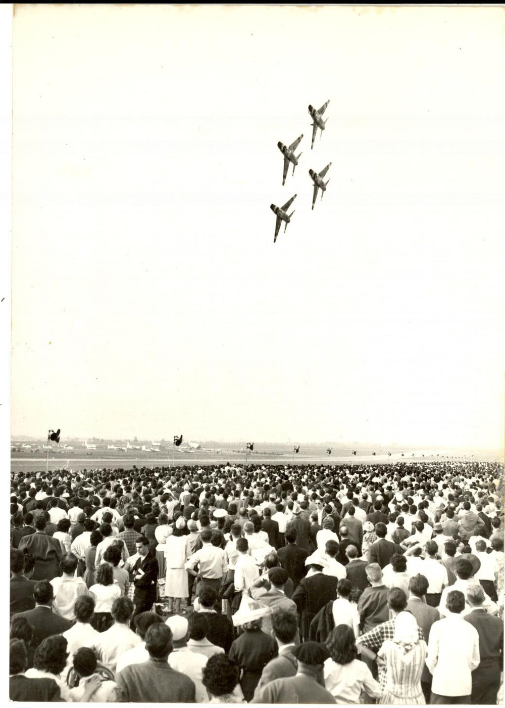 Fotografia d epoca originale 1957 LE BOURGET FRANCE Festival de l Air  Acrobatie d une escadrille Photo 1