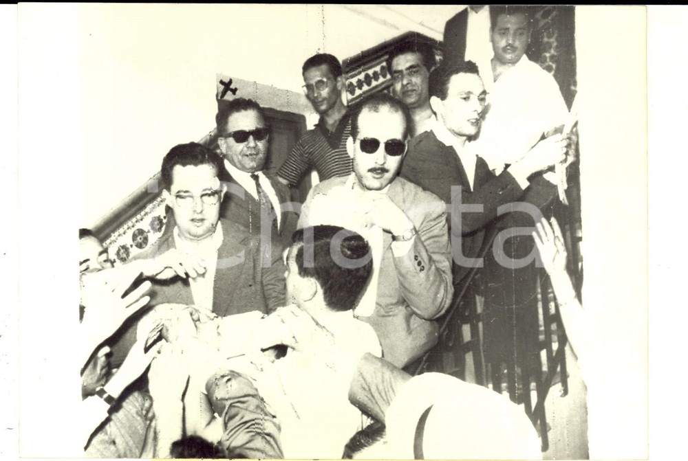 Fotografia d epoca originale 1960 TUNIS Les journalistes se disputent la dÃ©claration du G.P.R.A. Photo 1