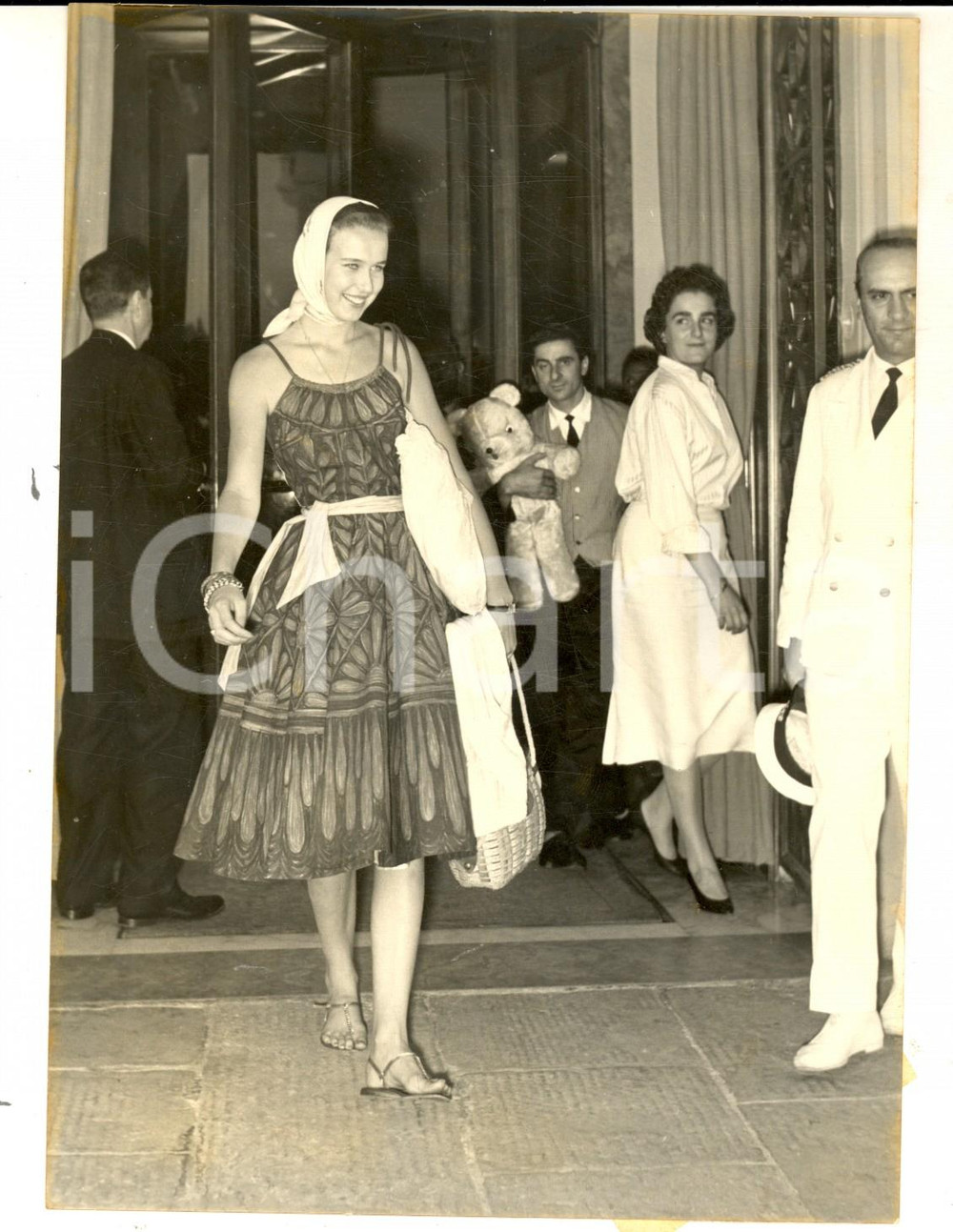 Fotografia d epoca originale 1958 FIRENZE VILLA DEMIDOFF Maria Gabriella di SAVOIA in visita alla sorella 1