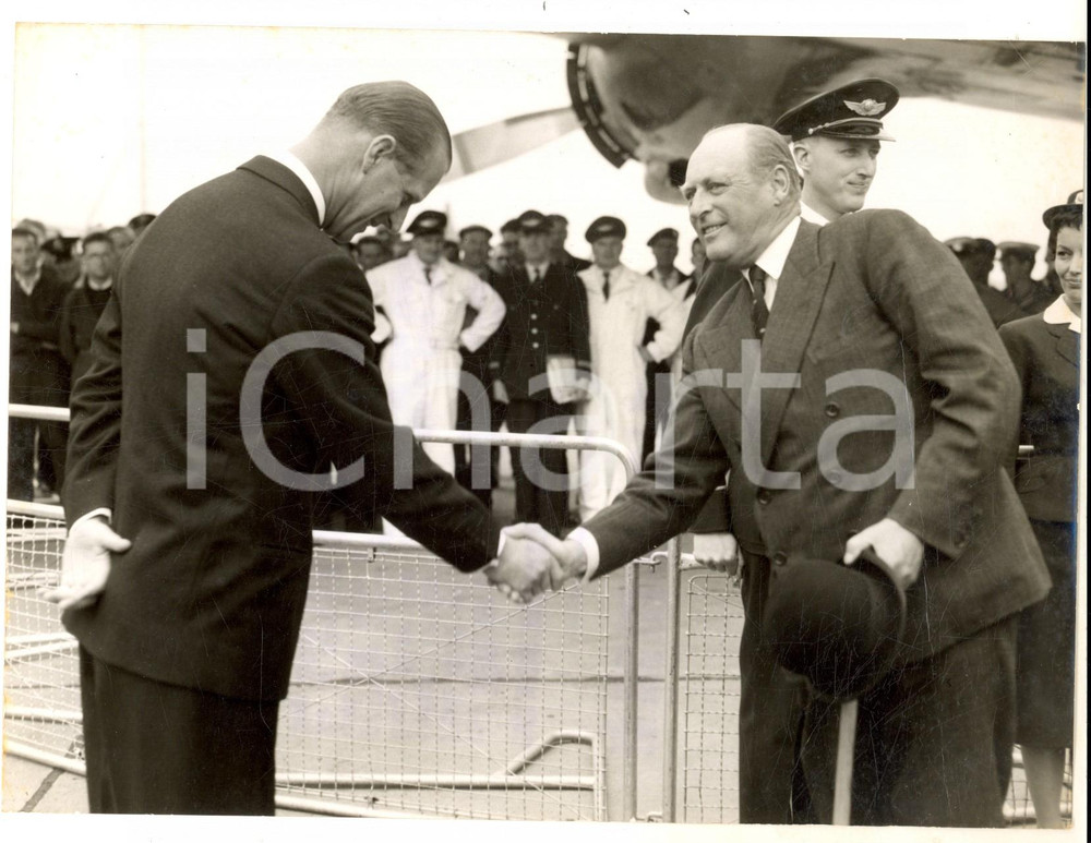 Fotografia d epoca originale 1959 LONDON The Duke of Edinburgh welcomes King OLAV of Norway Photo 20x15 1