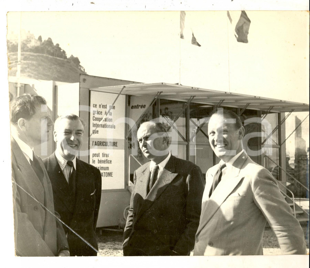 Fotografia d epoca originale 1954 ROMA Mostra Atomica  Sir Ashley CLARKE Sir David ECCLES Peter G. HARNDEN 1