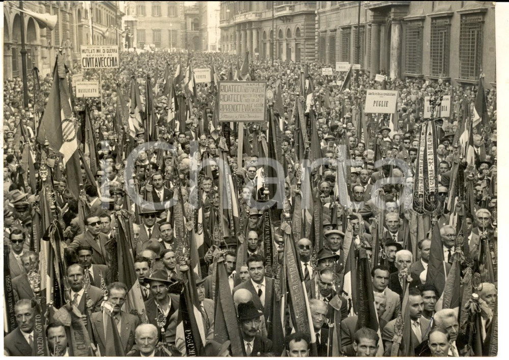 Fotografia d epoca originale 1955 ROMA Manifestazione mutilati e invalidi di guerra pro pensioni Foto 18x13 1