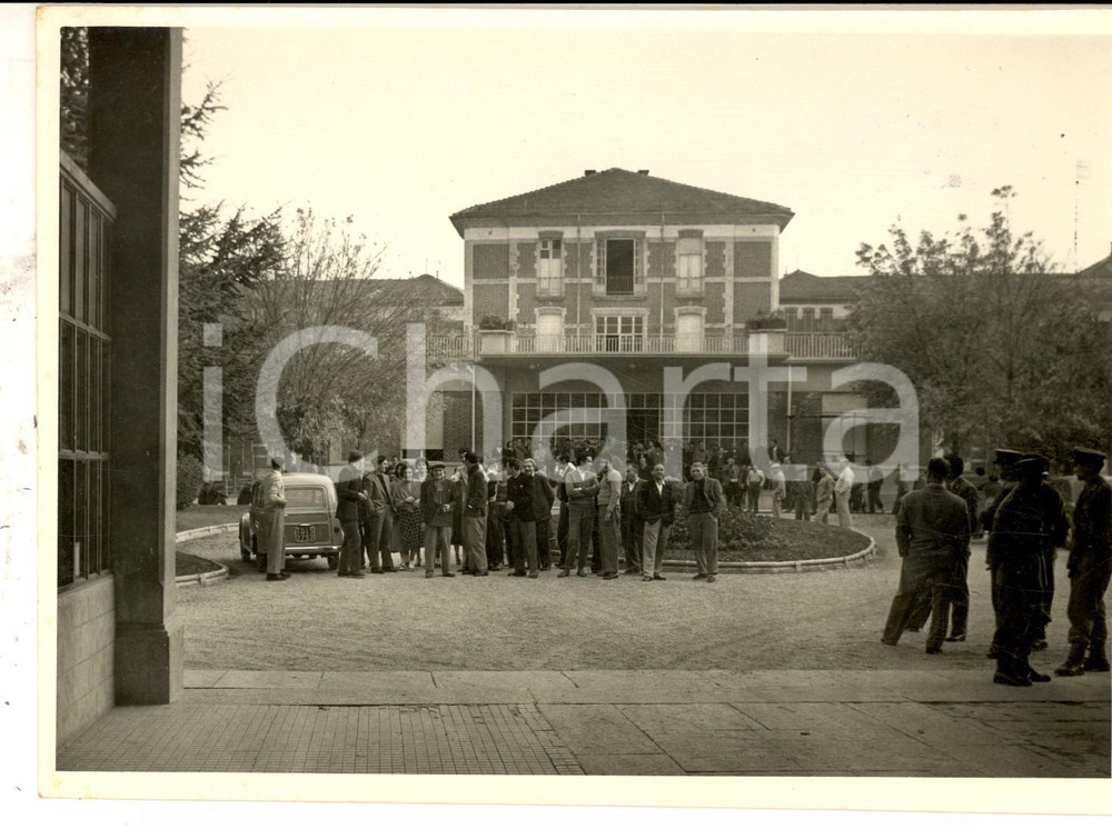Fotografia d epoca originale 1954 TORINO Sanatorio SAN LUIGI Protesta per esclusione dei vecchi medici Foto 1