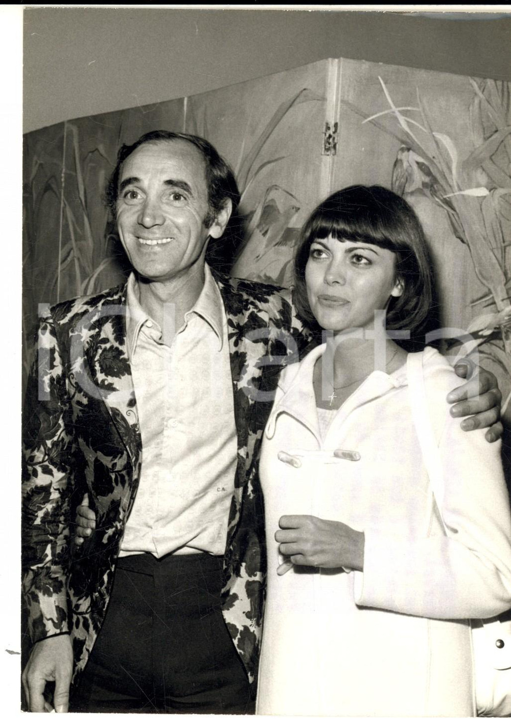 Fotografia d epoca originale 1972 PARIS Charles AZNAVOUR e Mireille MATHIEU pronti alla tournÃ©e in Italia 1