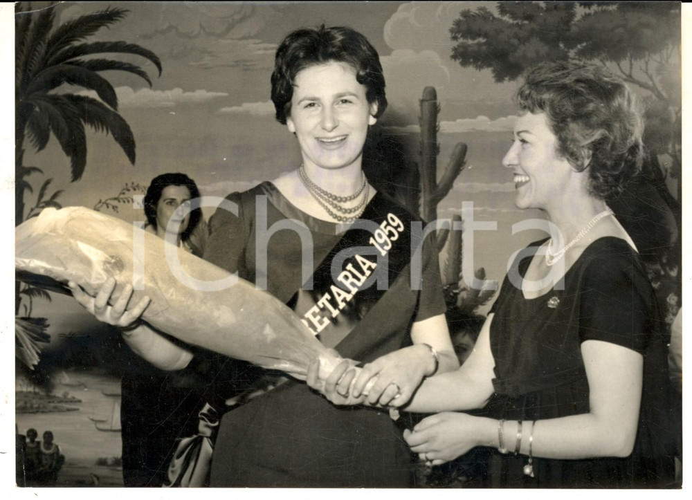 Fotografia d epoca originale 1959 MILANO Rossella GABUTTO eletta Segretaria dell anno Foto 18x13 cm 1