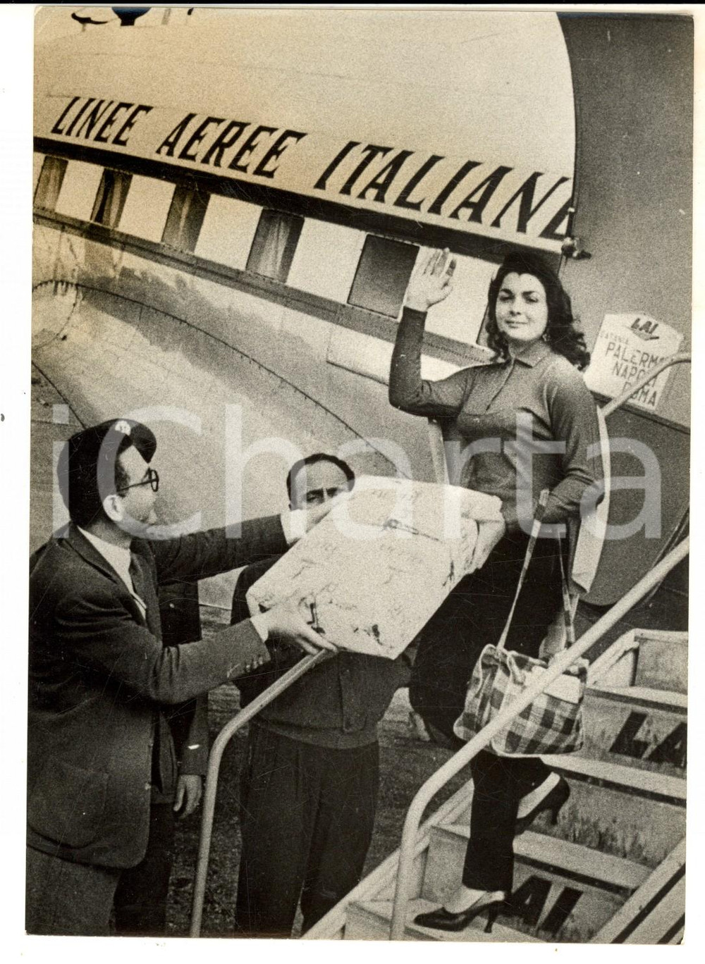 Fotografia d epoca originale 1955 CATANIA Partenza Franca INCORVAIA candidata a MISS MONDO Foto 13x18 1