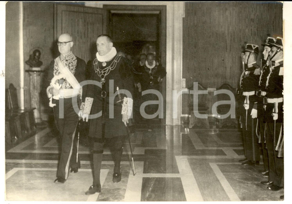 Fotografia d epoca originale 1959 ROMA Ambasciatore francese Guy LE ROY DE LA TOURNELLE dopo udienza papale 1