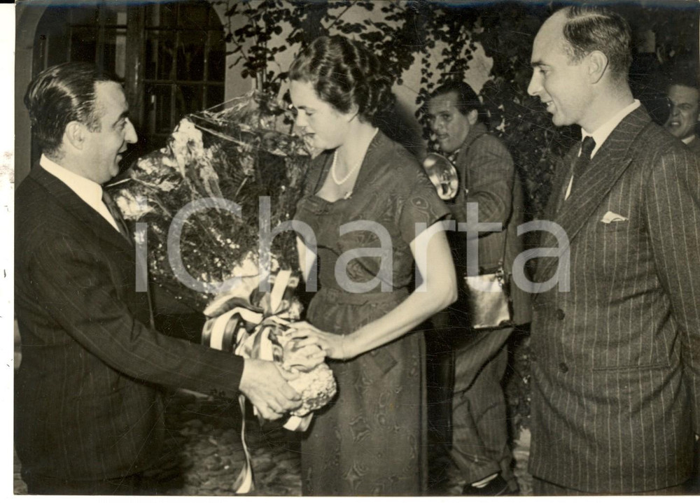 Fotografia d epoca originale 1954 VILLA DI MERLINGE Fidanzamento Maria Pia SAVOIA Alessandro di JUGOSLAVIA 1