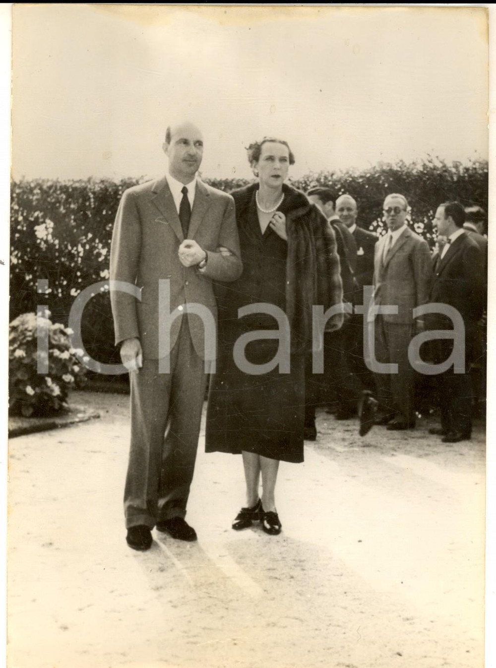Fotografia d epoca originale 1955 CASCAIS Nozze Maria Pia SAVOIA  Umberto II e Maria JosÃ© ricevono la stampa 1