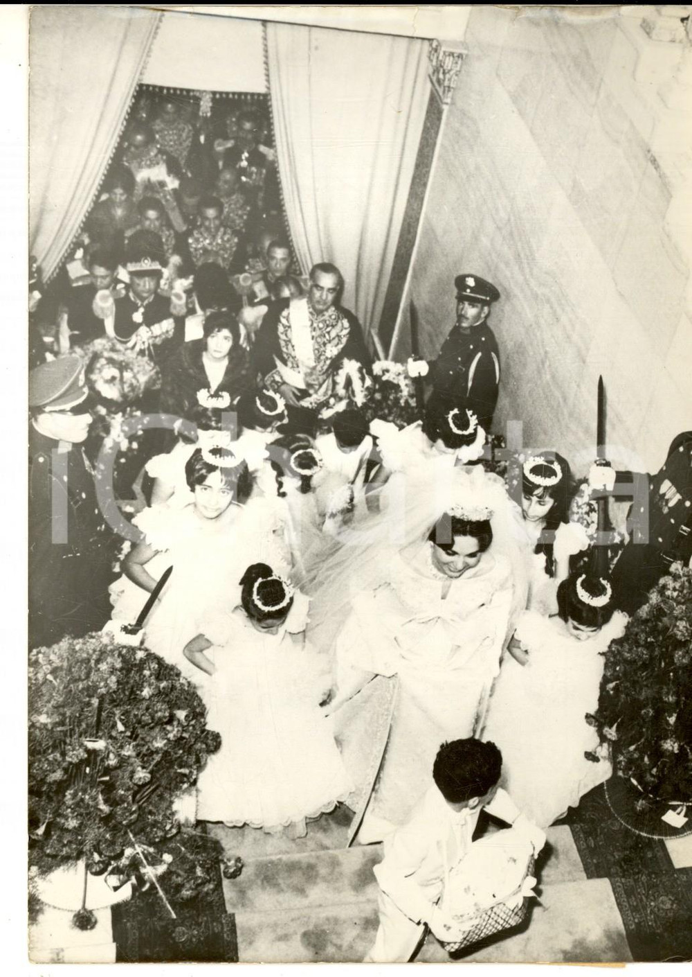 Fotografia d epoca originale 1959 TEHERAN Nozze Mohammed Reza PAHLAVI e Farah DIBA  La salita dello scalone 1