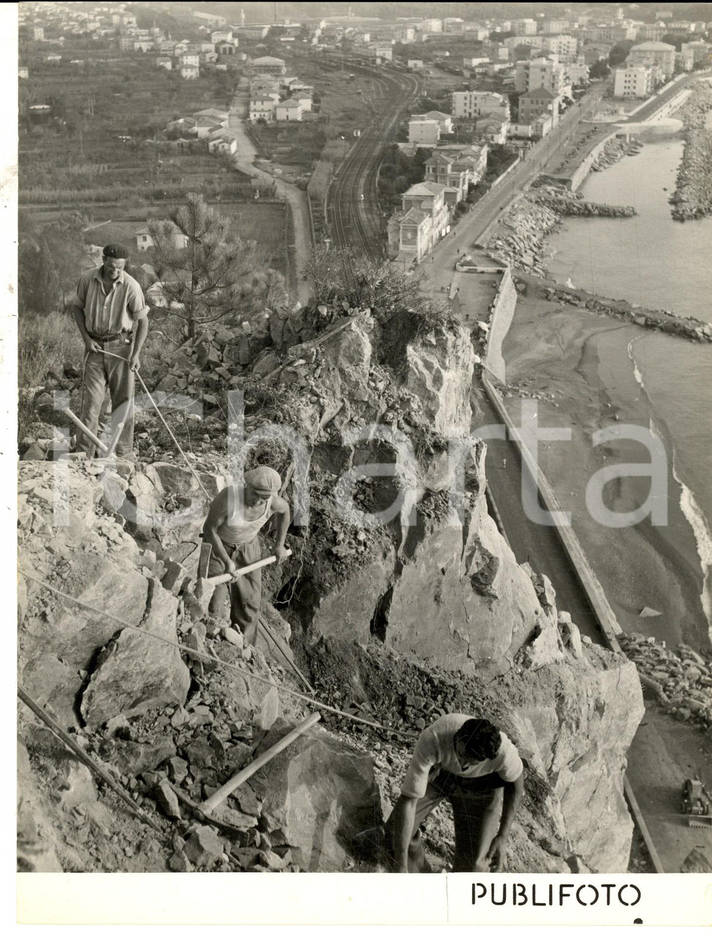 Fotografia d epoca originale 1953 SESTI LEVANTE Lavori dopo la frana di PIETRACALANTESANT ANNA Foto 1