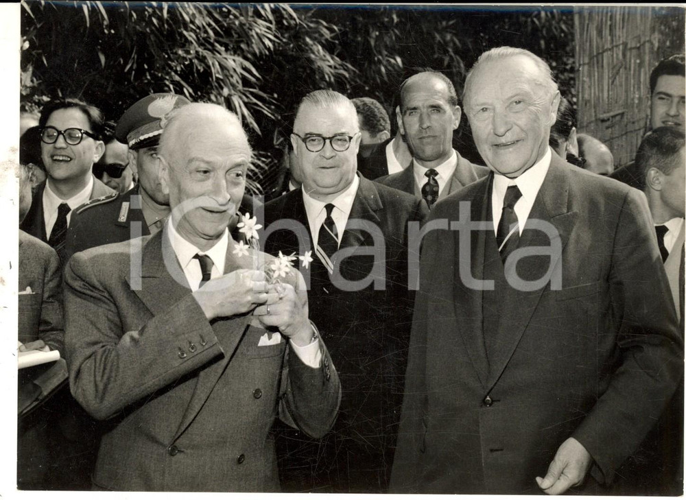 Fotografia d epoca originale 1959 CADENABBIA Commiato tra Antonio SEGNI e Konrad ADENAUER Foto 18x13 cm 1