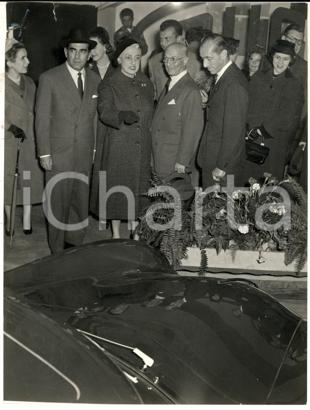 Fotografia d epoca originale 1957 TORINO Ambasciatore James David ZELLERBACH al Salone dell Auto Foto 1