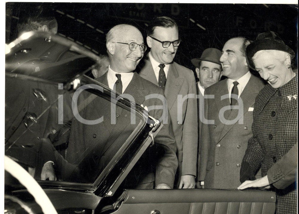 Fotografia d epoca originale 1957 TORINO Ambasciatore James David ZELLERBACH visita il Salone dell Auto Foto 1