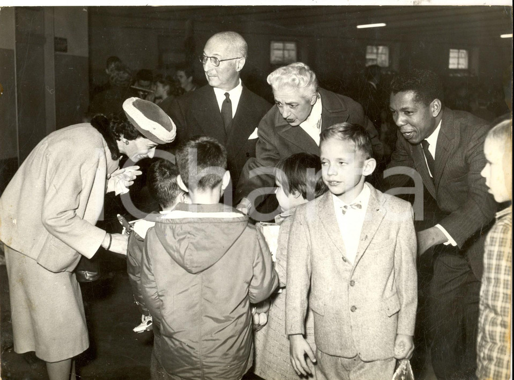 Fotografia d epoca originale 1958 ROMA James David ZELLERBACH alla festa per figli dipendenti ambasciata USA 1