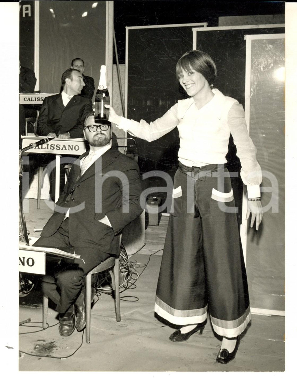 Fotografia d epoca originale 1968 VII CANTAGIRO Caterina CASELLI brinda alla vittoria Foto 13x18 cm 1