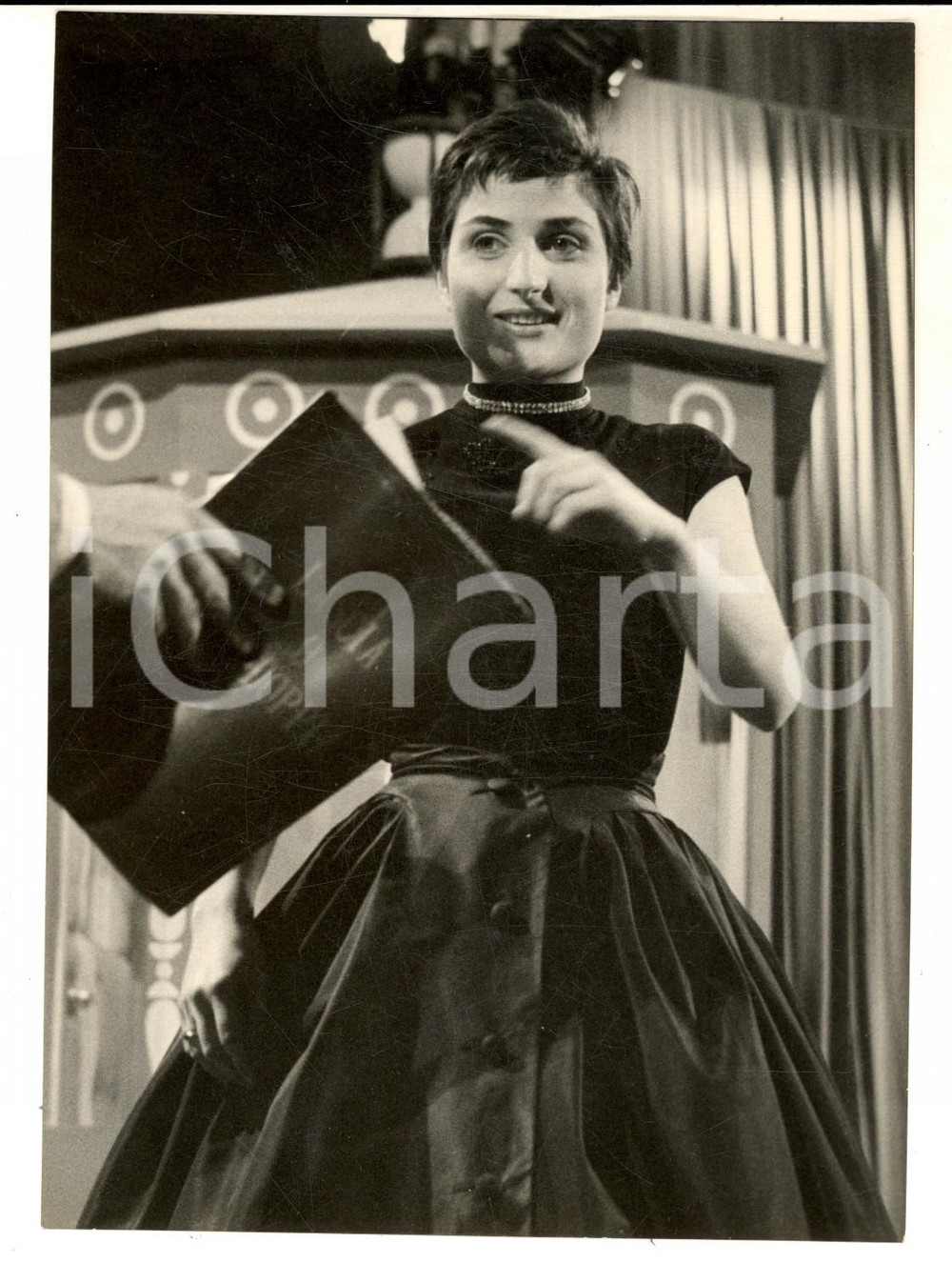 Fotografia d epoca originale 1957 MILANO LASCIA O RADDOPPIA La concorrente Maria Welda PONTI Foto 13x18 1