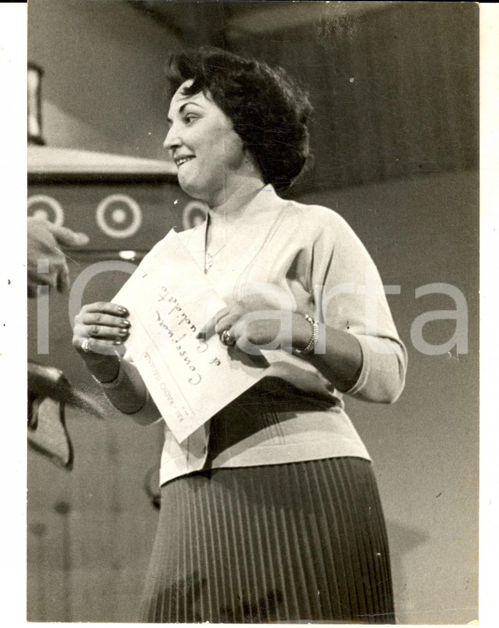 Fotografia d epoca originale 1957 MILANO LASCIA O RADDOPPIA La concorrente Maria BELISARI Foto 13x18 1