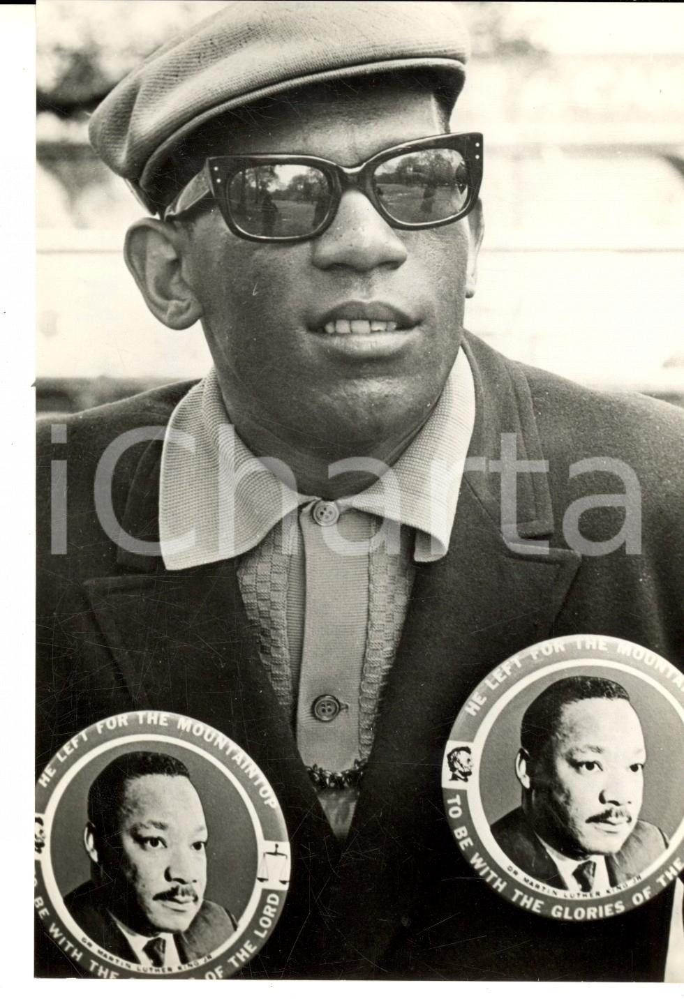 Fotografia d epoca originale 1968 NEW YORK Manifestante pro monumento a Martin Luther KING Foto 13x18 cm 1