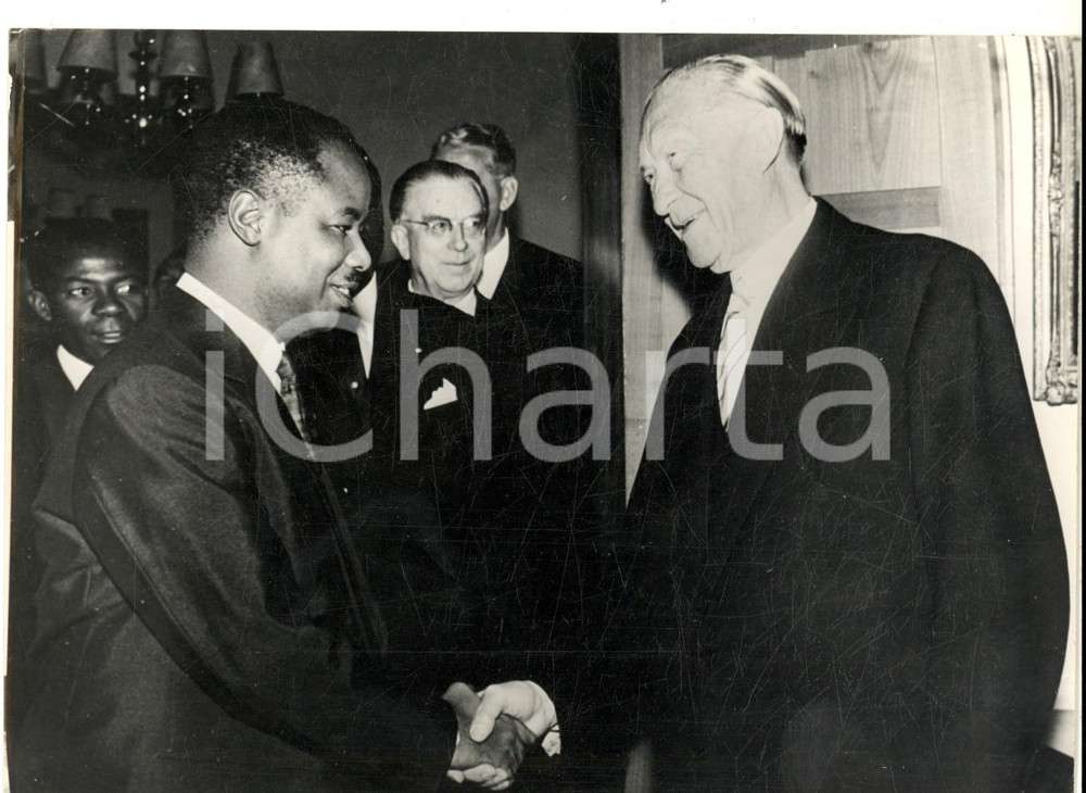 Fotografia d epoca originale 1963 BONN Konrad ADENAUER riceve Ahmadou AHIDJO presidente del Camerun Foto 1