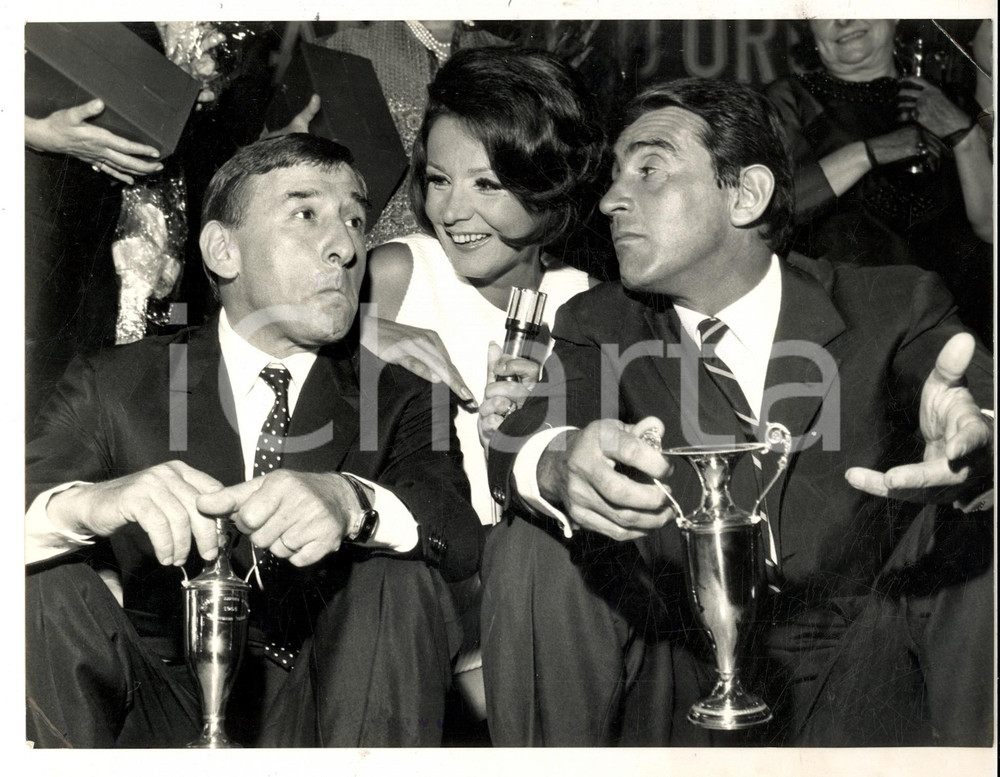 Fotografia d epoca originale 1966 CHIANCIANO TERME Premio Anfore d oro Walter CHIARI e Renato RASCEL  Foto 1