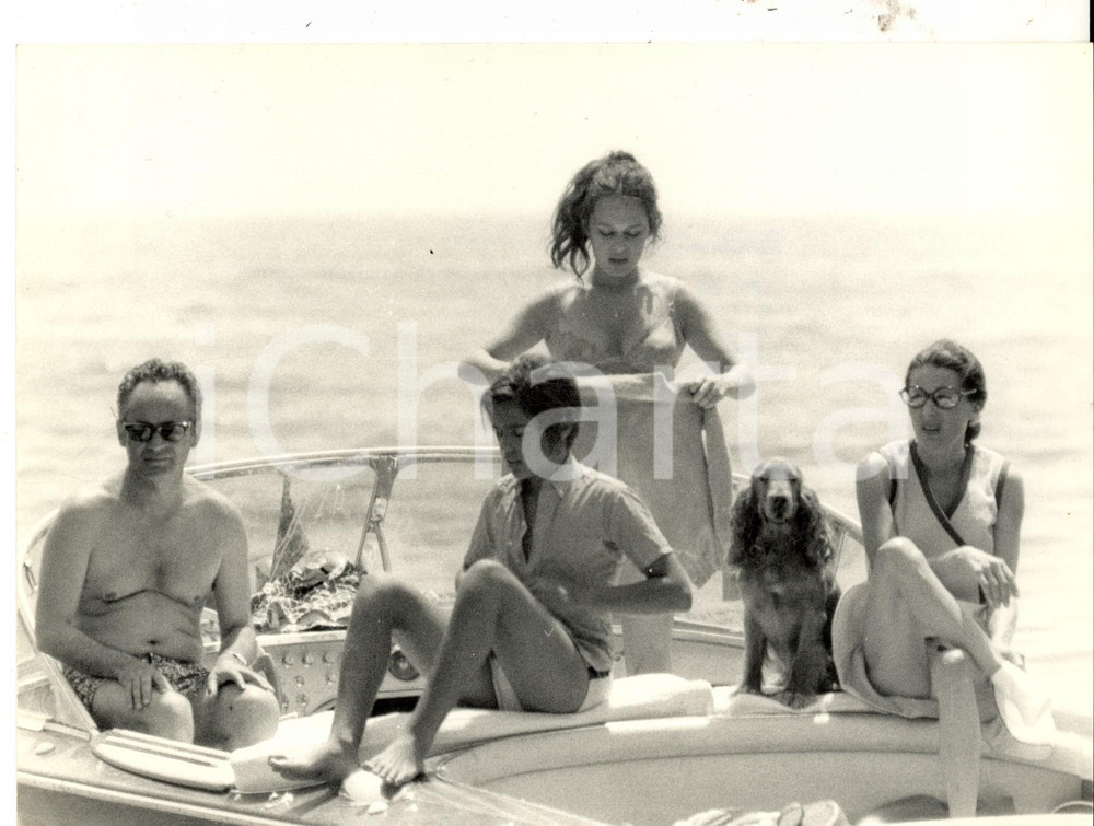 Fotografia d epoca originale 1969 COSTA AZZURRA Dino DE LAURENTIIS in vacanza con Silvana MANGANO e figli 1
