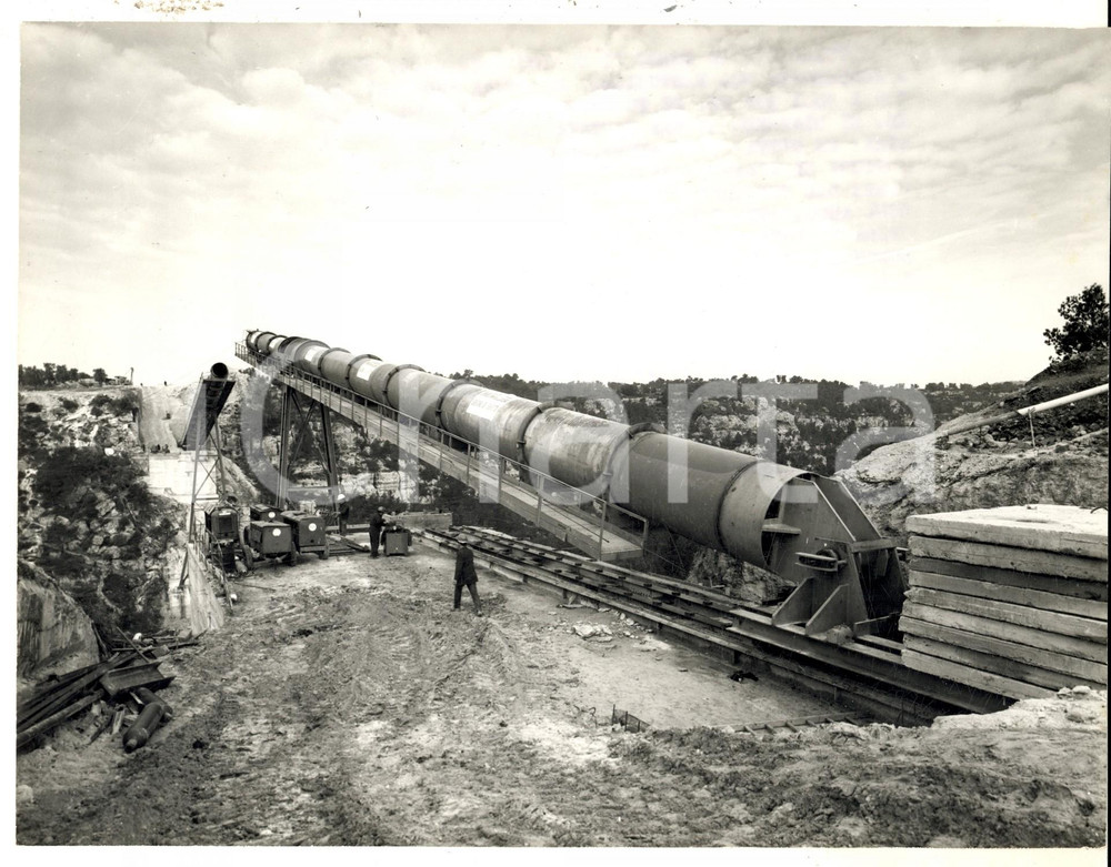Fotografia d epoca originale 1970 ca Acquedotto PERTUSILLO Costruzione attraversamento gravina GAVITO  Foto 1
