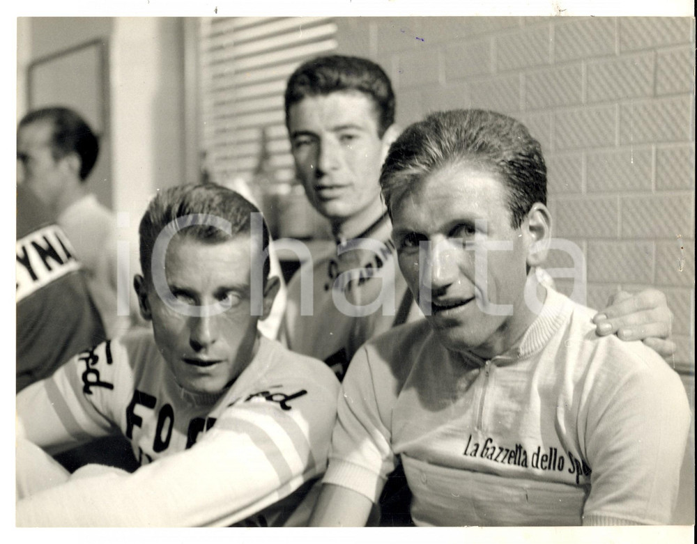 Fotografia d epoca originale 1966 CICLISMO GIRO D ITALIA Vittorio ADORNI con Jacques ANQUETIL Foto 24x18 1