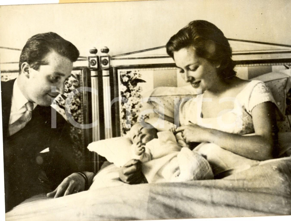 Fotografia d epoca originale 1960 BRUXELLES Alberto e Paola di Liegi con il figlio Filippo neonato Foto 1