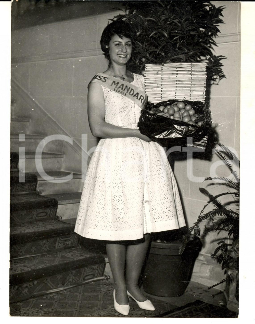 Fotografia d epoca originale 1961 BEAULIEUSURMER Huguette BIGA Ã©lue nouvelle MISS MANDARINE Photo 13x18 1
