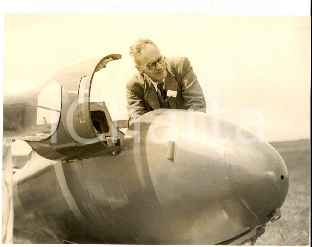 Fotografia d epoca originale 1954 CAMPHILL UK Philip WILLS defends his world gliding championship Photo 1