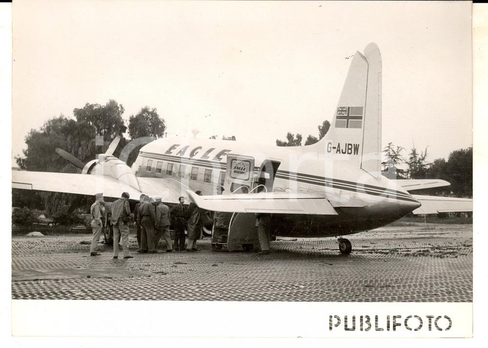 Fotografia d epoca originale 1955 NAPOLI Aereo VIKING della EAGLE noleggiato dall armatore PHILIPS Foto 17x12 1