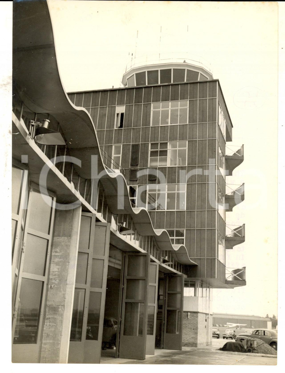 Fotografia d epoca originale 1954 HATFIELD AERODROME The new futuristic control tower Photo 15x20 cm 1