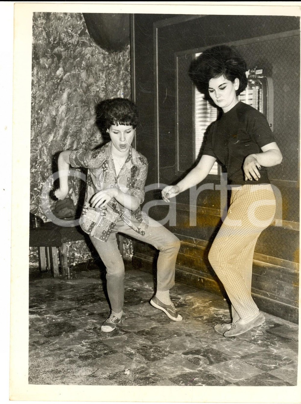 Fotografia d epoca originale 1962 BRIGHTON Rita FRANKS new champion twister of the world Photo 15x20 cm 1