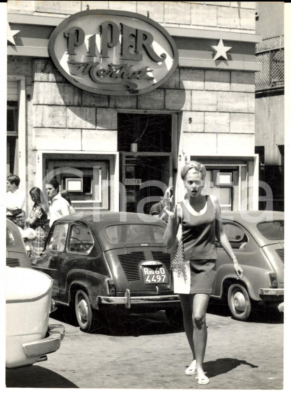 Fotografia d epoca originale 1966 ROMA PIPER MARKET Alicia BRANDET in abiti yeye Foto RARA 13x18 cm 1