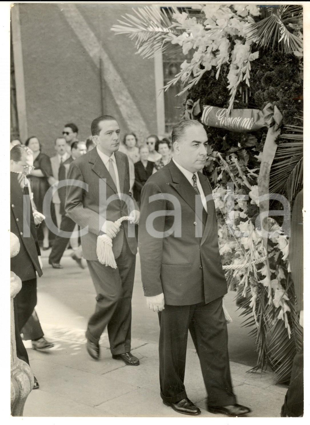 Fotografia d epoca originale 1953 MILANO Giulio ANDREOTTI ai funerali dell attore Ruggero RUGGERI Foto 14x18 1