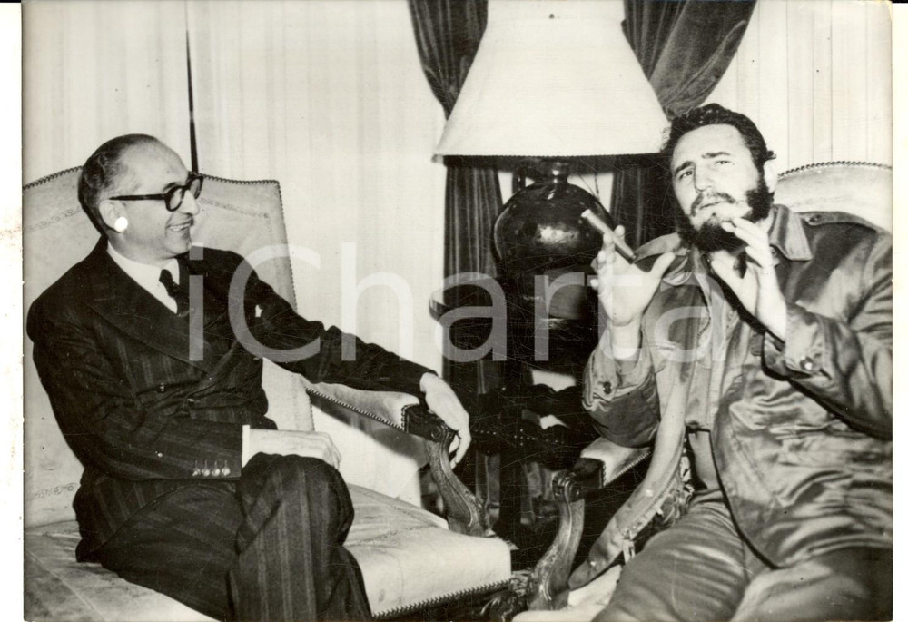 Fotografia d epoca originale 1959 BUENOS AIRES Presidente Arturo FRONDIZI riceve Fidel CASTRO Foto 18x13 1
