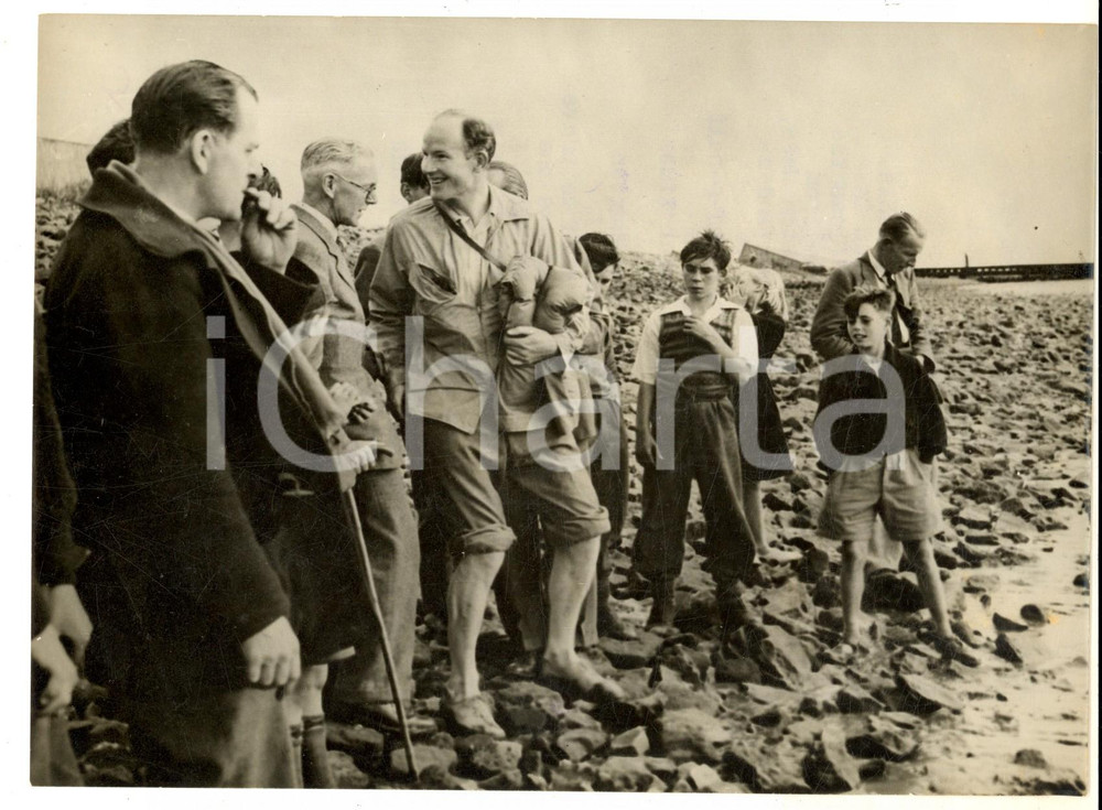 Fotografia d epoca originale 1953 WITTON NESS Lord NOELBUXTON succeeded in wading across River HUMBER Photo 1