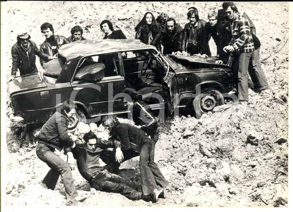 Fotografia d epoca originale 1976 CINEMA Il grande racket  Fabio TESTI ferito dopo la scena del burrone 1
