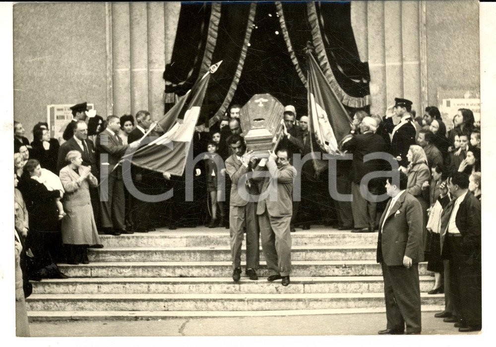 Fotografia d epoca originale 1954 ROMA Funerali solenni di un tassista assassinato Fotografia 18x14 cm 1