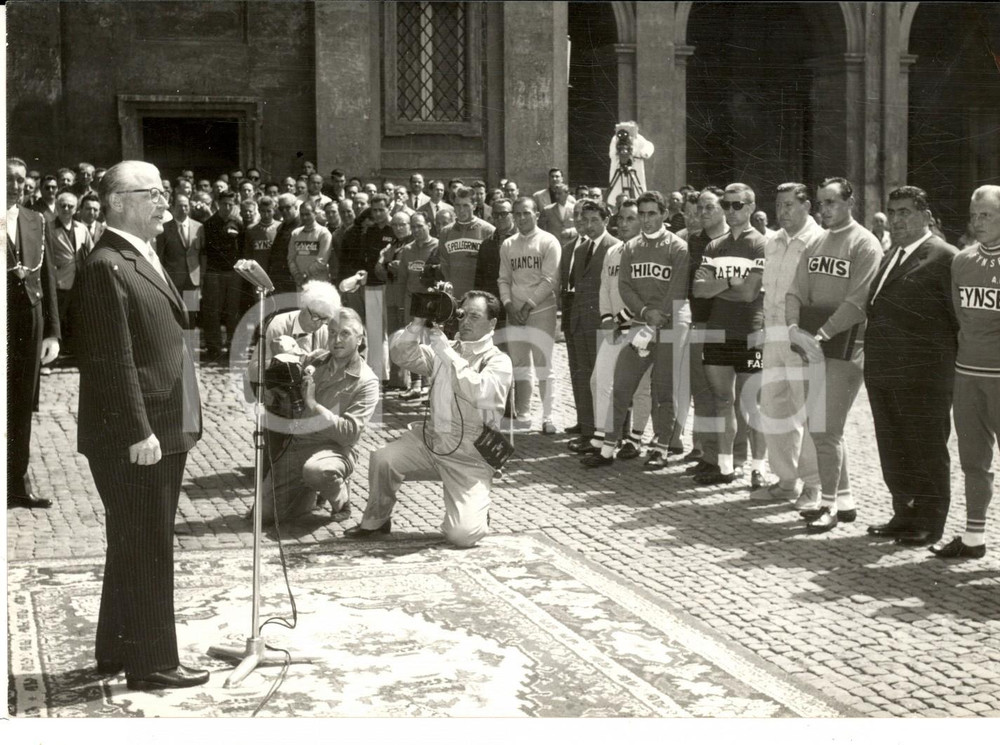 Fotografia d epoca originale 1960 ROMA Giovanni GRONCHI dÃ  il via simbolico al GIRO D ITALIA Foto 18x13 cm 1