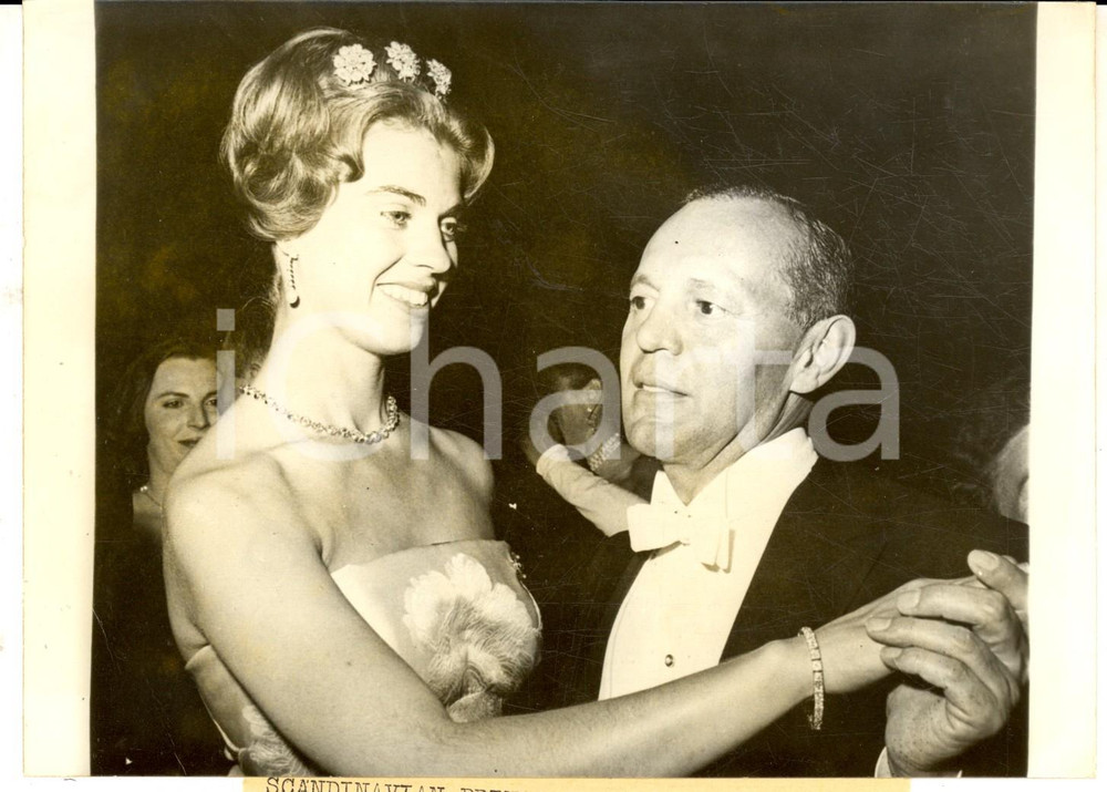 Fotografia d epoca originale 1960 HOLLYWOOD Princess Margaretha of Sweden dancing in a charity ball Photo 1