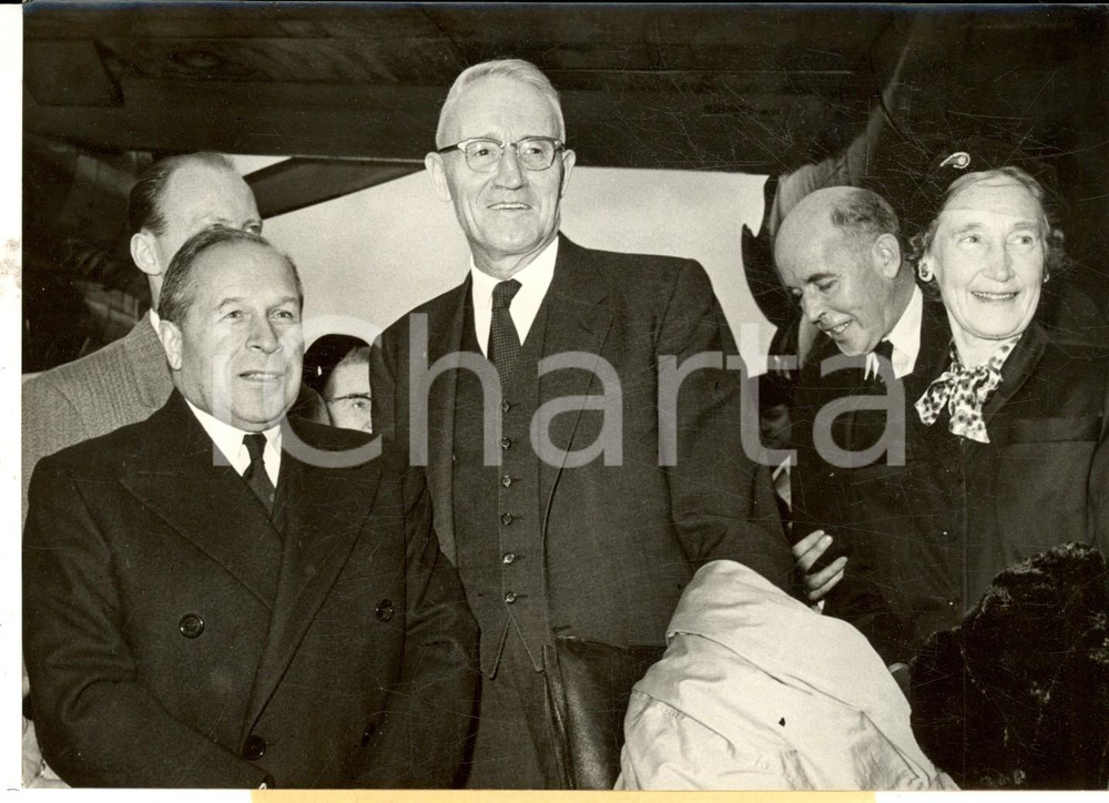 Fotografia d epoca originale 1959 PARIS Pierre DUPUY accueille ministre canadien Howard GREEN Photo 18x14 1