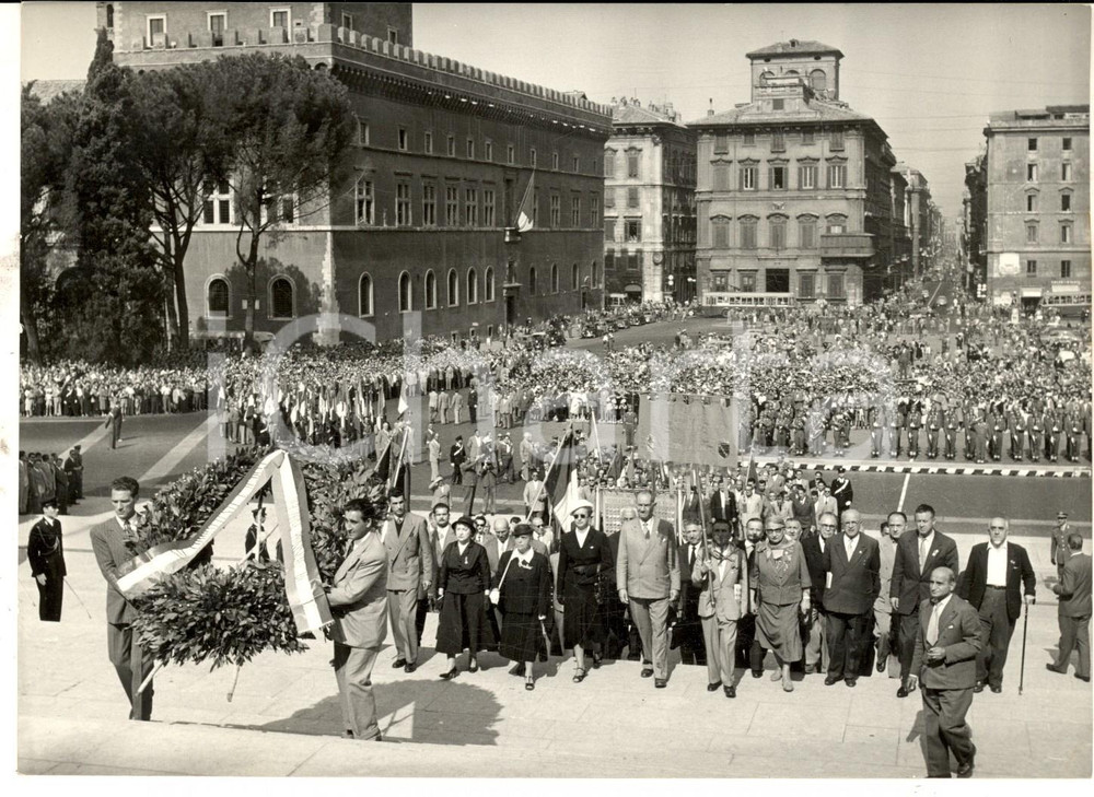 Fotografia d epoca originale 1954 ROMA Associazioni Combattenti al Milite Ignoto per festa Trieste italiana 1
